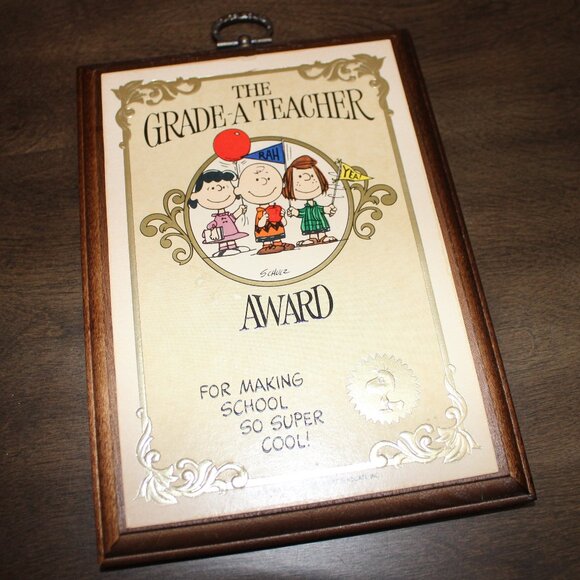 3/$118❤️vintage 1966 THE GRADE A TEACHER AWARD Peanuts wooden plaque wall decor - Picture 1 of 7